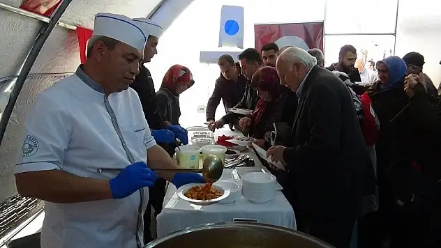 Diyarbakır Anneleri'ne mantı ikramı
