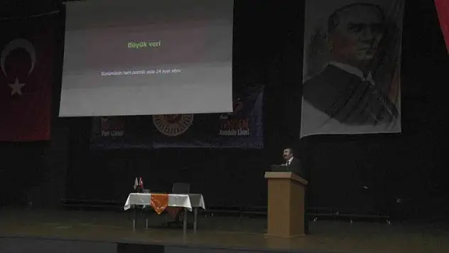 Doç. Dr. Mustafa Lale: 'Teknolojiyi takip edemeyen toplumlar büyümede istedikleri noktaya gelemiyor'
