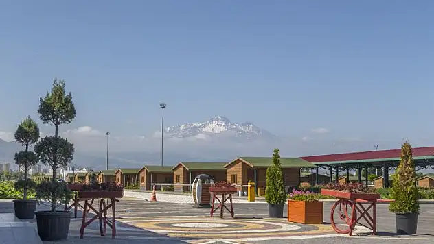 Doğal ürünler bahçesi pazarı açıldı