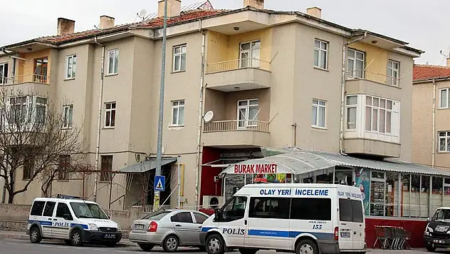 Doğalgaz borusuna kemerle asarak intihar etti
