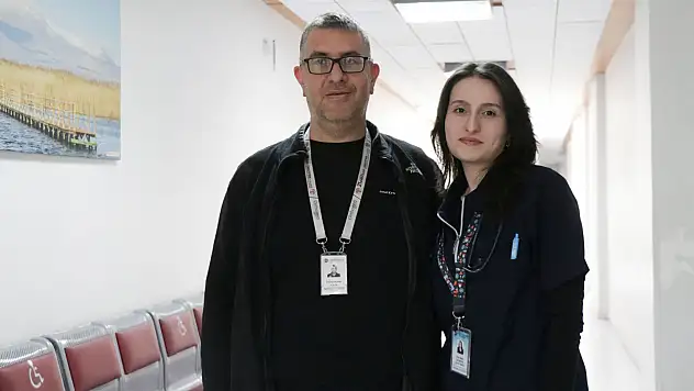 Doğumunu yaptıran doktorla aynı hastanede çalışıyor