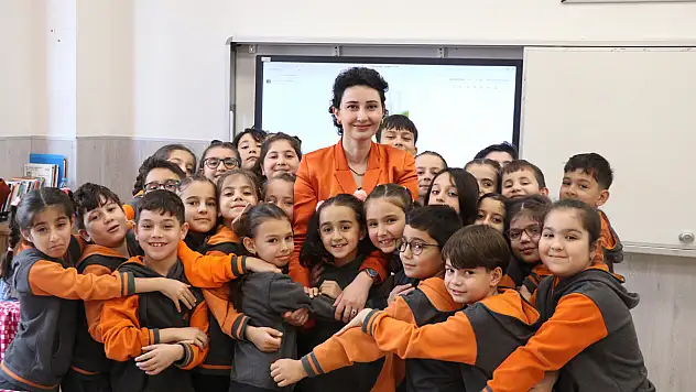 Dördüncü evre kanseri yenen Kayserili Öğretmen öğrencilerine kavuştu