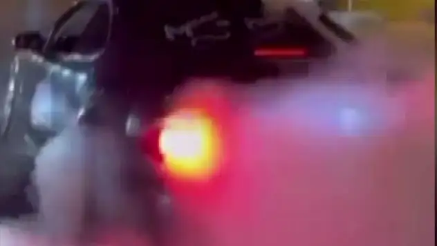 Düğün konvoyunda gelin arabası ile lastik yaktılar! O şahıslara ağır ceza