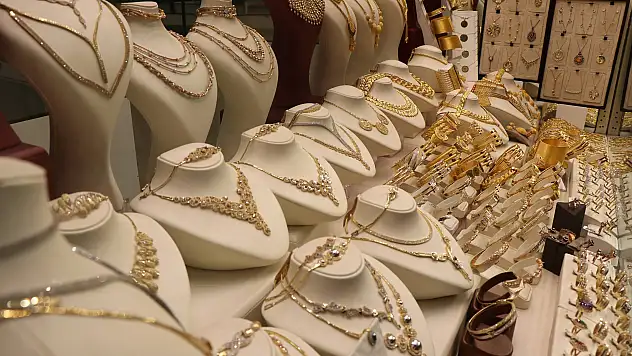 Düğünde taktığı altını ilamsız ödeme emriyle aldı
