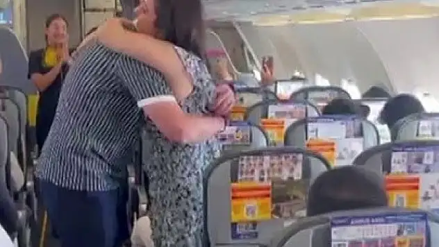 Kayseri'de Kıbrıs'a giden uçakta sürpriz! Bakın ne yaptı