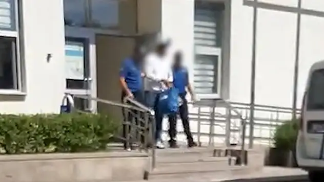 'Dur' ihtarına uymadı, polis barikatına daldı! Kaçan araçta bakın ne çıktı!