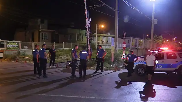 'Dur' ihtarına uymayan motosikletli, trenle sürüklendi!
