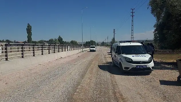 Polise ateş açtı