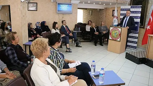 Eczacılara 'Kanser' anlatıldı
