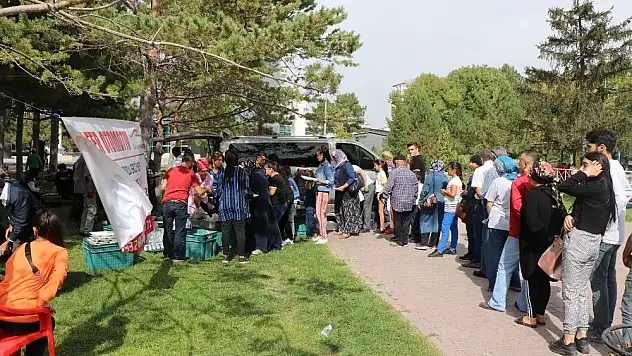 Efdal Özkartal: 'Her insanın engelli adayı olduğunu belirtmek için geleneksel programlar yapıyoruz'