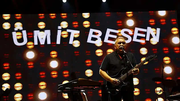 Efsane sanatçı Ümit Besen Fuar38'in kapanışını yaptı