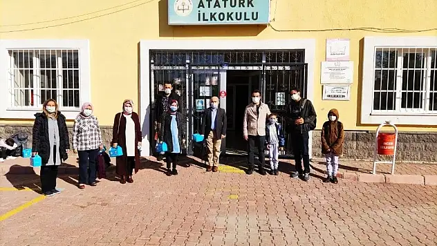 Eğitim Bir Sen 200 bin maske dağıtıyor
