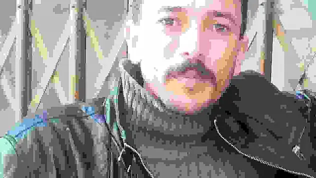 Elektrik direğine çarpan otomobilin sürücüsü öldü