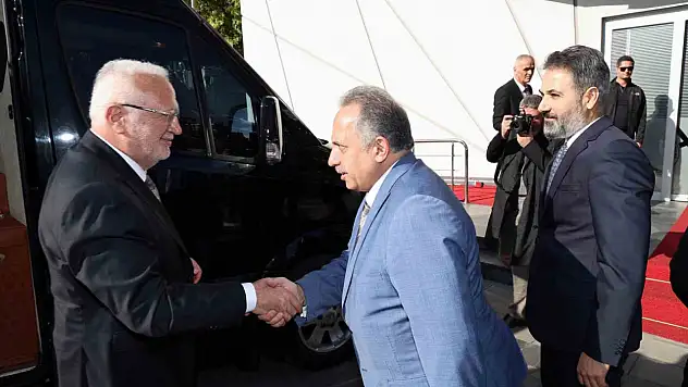 Elitaş, Yalçın'ın öğretmenler gününü kutladı