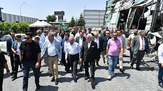 Elitaş ve beraberindekiler Kayseri OSB'de yanan fabrikayı ziyaret etti