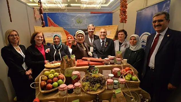 Emine Erdoğan'dan Kayseri standına ilgi