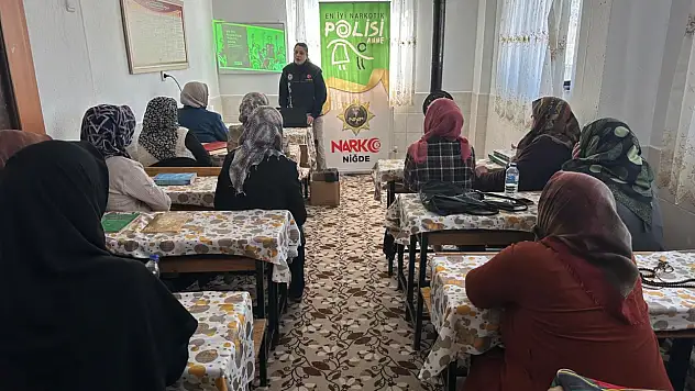 Emniyet öğrenci ve aileleri bilgilendirdi