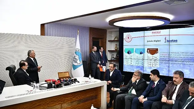 Enerji ve Tabii Kaynaklar Bakanı Dönmez, Başkan Büyükkılıç'ı ziyaret etti

