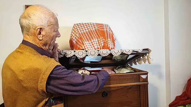 Görme ve duyma engelli adamın altınları kayıp