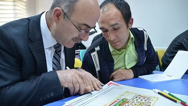 Engelliler, Mesleki Eğitim Yoluyla Engelsiz Hayata Projesi İle Desen Eğitimi Alıyor