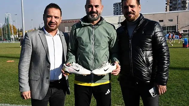 Erciyes 38 FK Teknik Direktörü'ne sürpriz!