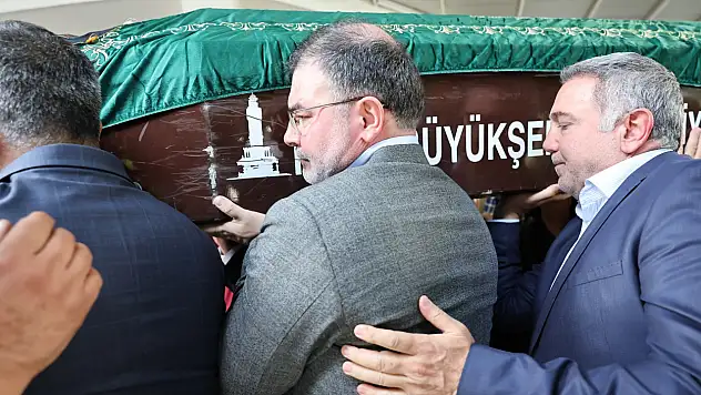 Erciyes Anadolu Holdingin eski CEO'su uzun süre sonra o cenazede göründü