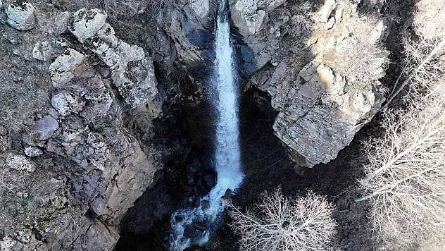 Erciyes Dağı eteklerindeki şelale yeniden coştu