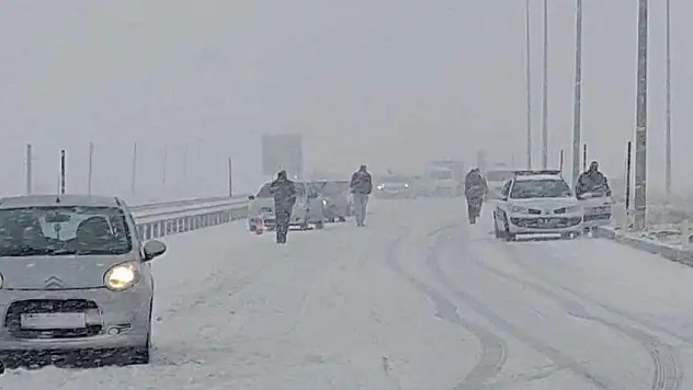 Erciyes'e Nisan Karı Yağdı