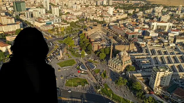 Kayseri'nin yakından tanıdığı isim Yeni Parti'ye geçti!
