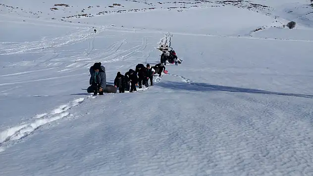 Erciyes'in eteklerinde tehlikeli eğlence! Onlarca kişi bakın ne için buluştu?