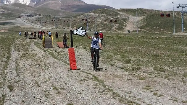 Erciyes'te 2021 Bisiklet Sezonu eğlenceli oyunlar ile açıldı