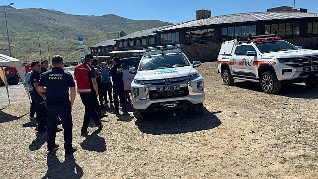 Erciyes'te 3 kişi mahsur kaldı! Ekipler seferber oldu