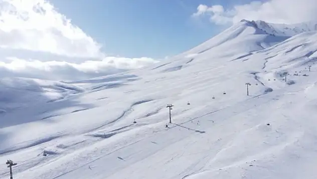 Erciyes'te bahar havası! 'Hedefimiz bayramda kayak yaptırmak'