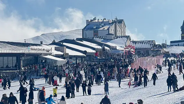 Erciyes'te hafta sonu manzara şaşırtmadı! Doldu taştı
