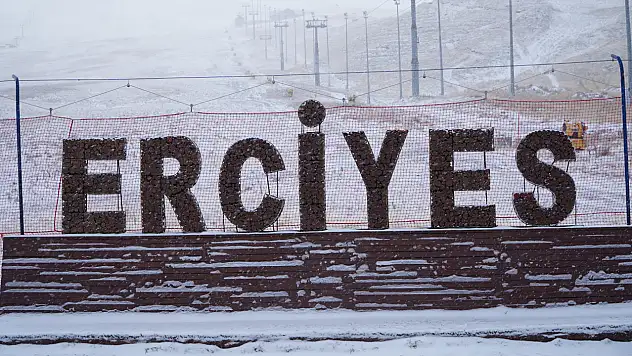Erciyes'te kar yağışı etkisini sürdürüyor