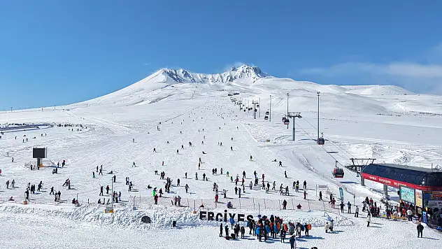 Erciyes'te rekor kırıldı: 3 milyon barajı aşıldı
