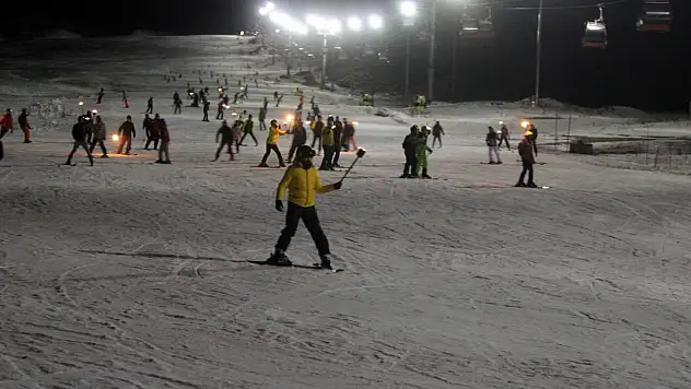Erciyes'te yeni yıla meşalelerle girildi