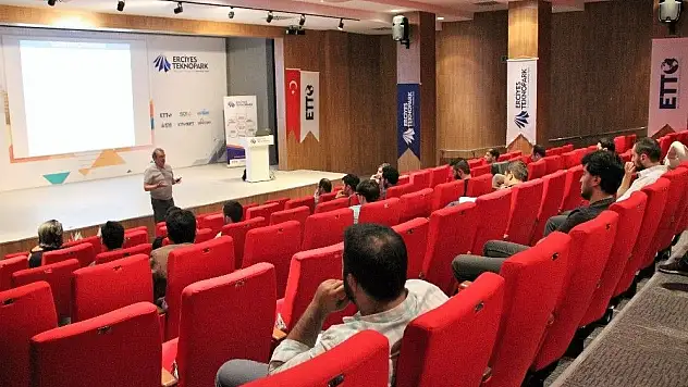 Erciyes Teknopark yazılım firmaları için dış ticaret eğitimi düzenledi
