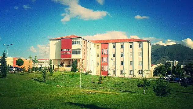 Erciyes Üniversitesi duyurdu! Ücreti 4 bin 500 TL...