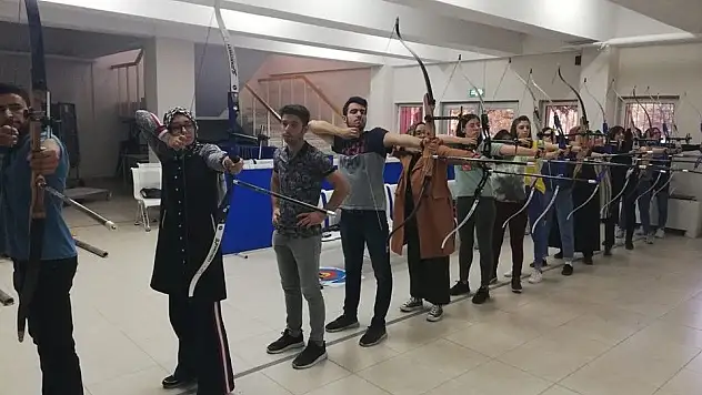 Erciyes Üniversitesi'nde Okçuluk Kursu başladı
