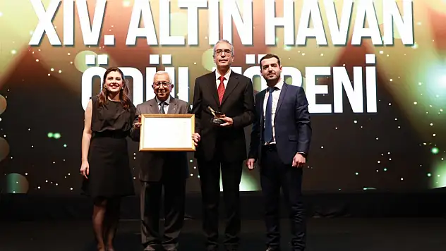 Erciyes Üniversitesi'ne Altın Havan ödülü