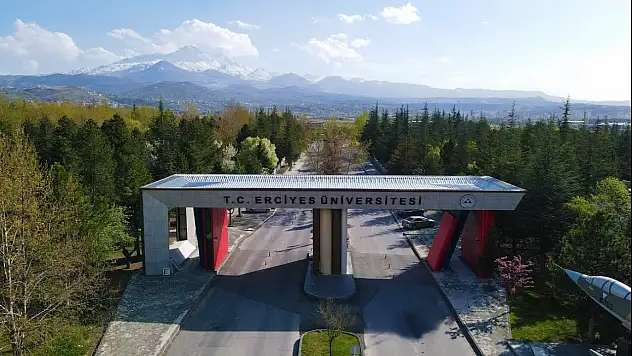Erciyes Üniversitesi'ne yarın dev ekran kurulacak!