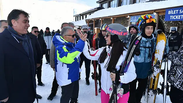 Erciyes yerli ve yabancı kayakseverleri ağırlıyor