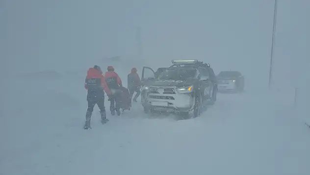 Erciyes yolunda tipi alarmı! Mahsur kalanlar var