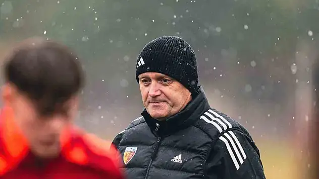 Kayserispor'un yeni teknik direktörü ilk antrenmanına çıktı