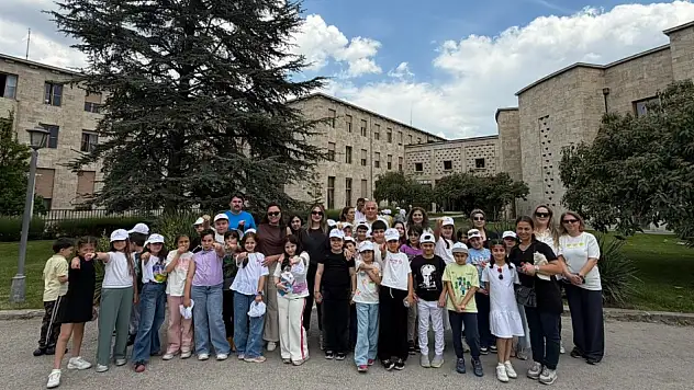 Ersoy, Kayserili öğrencileri Gazi Meclis'te ağırladı