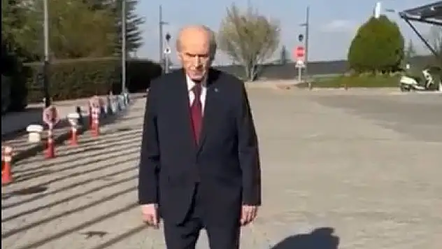Ersoy: Sen yürü dağlar yürür ardından Liderim..