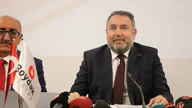 Ertekin: 'İş adamlarıyla 5 yıldızlı otel lobilerinde değil, mesai arkadaşlarımla düğün salonlarında iftar yaptım'