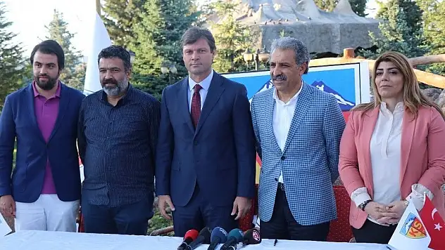 Ertuğrul Sağlam: Mutlu ve gururluyum
