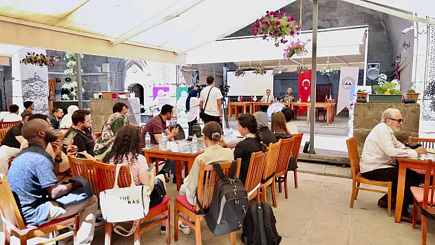 ERÜ Bilim Kafe'de sağlık sırları konuşuldu